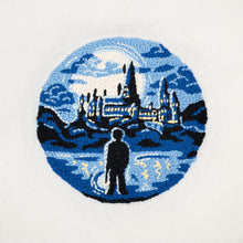 Afbeelding in Gallery-weergave laden, pre-order DMC punchneedle pakket Harry Potter Zweinstein