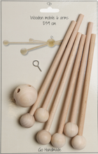 Afbeelding in Gallery-weergave laden, Go handmade baby mobiel in hout