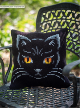 Afbeelding in Gallery-weergave laden, DIY Kruissteekkussen zwarte kat