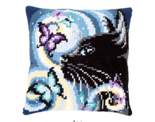 Afbeelding in Gallery-weergave laden, Kruissteekkussen kat met vlinders