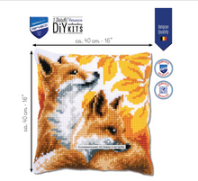 Afbeelding in Gallery-weergave laden, Kruissteekkussen kit vosjes in de herfst