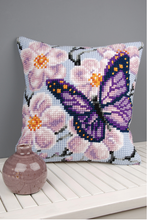 Afbeelding in Gallery-weergave laden, Kruissteekkussen kit paarse vlinder