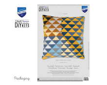 Afbeelding in Gallery-weergave laden, Vervaco kruissteekkussen Geometrische driehoeken