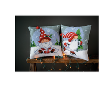 Afbeelding in Gallery-weergave laden, Vervaco kruissteekkussen kerskabouter op ijs