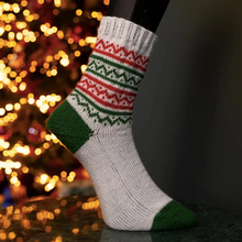 Afbeelding in Gallery-weergave laden, PRE Order!Kerstsokken haken & breien met mr. Cey