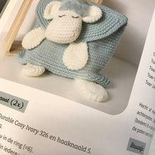 Afbeelding in Gallery-weergave laden, Een regenboog aan amigurumi's
