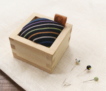 Afbeelding in Gallery-weergave laden, COHANA Masu Speldenkussen zwart