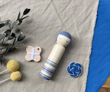 Afbeelding in Gallery-weergave laden, COHANA KOKESHI pop speldenkussen set blauw