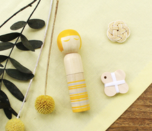 Afbeelding in Gallery-weergave laden, COHANA KOKESHI pop speldenkussen set Geel