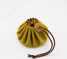 Afbeelding in Gallery-weergave laden, Cohana Hemji Leren tas geel