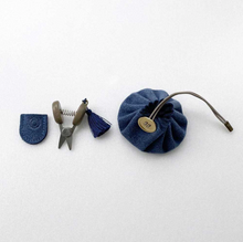 Afbeelding in Gallery-weergave laden, Cohana Seki Mini Schaar in tasje met trekkoord blauw