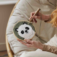 Afbeelding in Gallery-weergave laden, DMC punch needle kit Panda