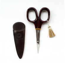 Afbeelding in Gallery-weergave laden, COHANA SCHAAR MET GOUDEN KWAST 10,5CM ROOD