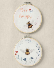 Afbeelding in Gallery-weergave laden, DMC Kruissteek kit duo The Well-bee-in