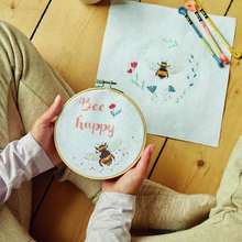 Afbeelding in Gallery-weergave laden, DMC Kruissteek kit duo The Well-bee-in