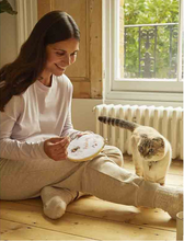 Afbeelding in Gallery-weergave laden, DMC Kruissteek kit duo The Well-bee-in