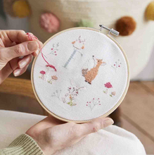 Afbeelding in Gallery-weergave laden, DMC Borduurpakket Bosdieren & initiaal