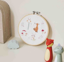 Afbeelding in Gallery-weergave laden, DMC Borduurpakket Bosdieren & initiaal