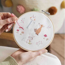 Afbeelding in Gallery-weergave laden, DMC Borduurpakket Bosdieren & initiaal