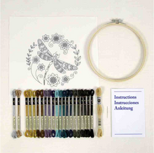 Afbeelding in Gallery-weergave laden, DMC Borduurkit Firefly