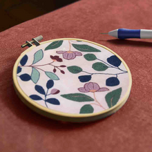 Afbeelding in Gallery-weergave laden, DMC punchneedle kit Tropical flowers roze