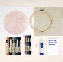 Afbeelding in Gallery-weergave laden, DMC punchneedle kit Tropical flowers roze