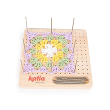 Afbeelding in Gallery-weergave laden, Pre-order Katia Granny Square Blocker
