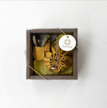 Afbeelding in Gallery-weergave laden, Cohana Seki Mini Schaar in tasje met trekkoord geel
