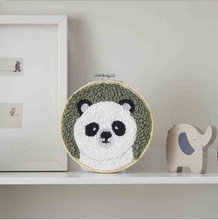 Afbeelding in Gallery-weergave laden, DMC punch needle kit Panda
