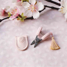Afbeelding in Gallery-weergave laden, Cohana Sakura Seki mini scissor
